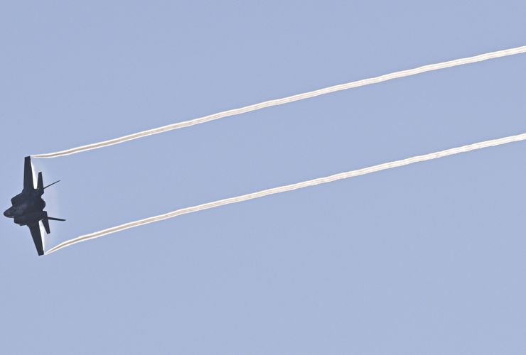 3 Sumber AS Konfirmasi Jet Tempur Jatuh di Iran, Kali Pertama Terjadi