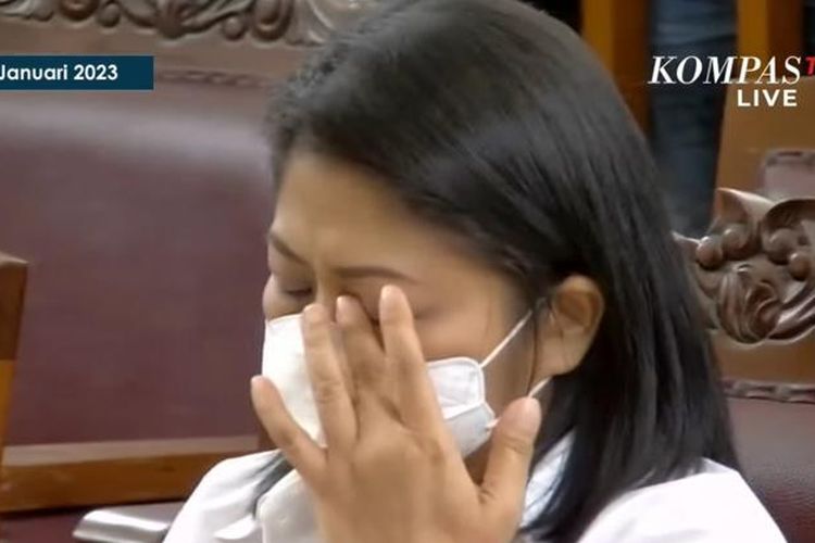 Terdakwa kasus dugaan pembunuhan berencana Nofriansyah Yosua Hutabarat, Putri Candrawathi, dalam sidang di Pengadilan Negeri Jakarta Selatan, Rabu (18/1/2023).