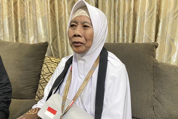 Nenek Asal Pasuruan Naik Haji Hasil Nabung Jualan Cilok Selama 65 Tahun 
