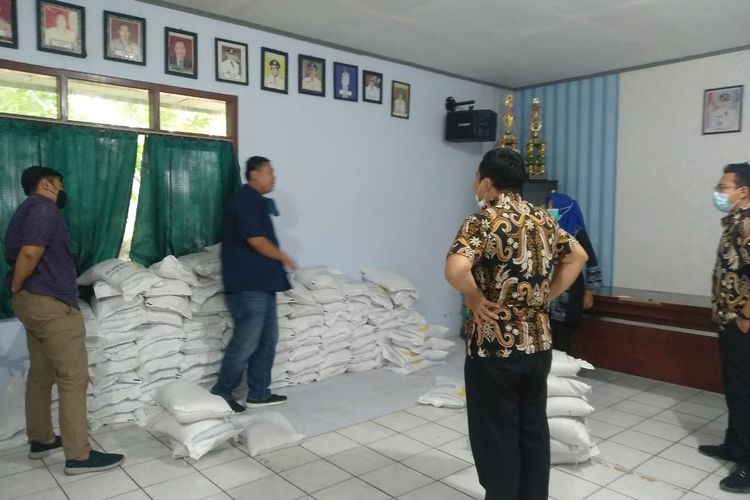 Penjelasan Bulog Mengenai Beras Bantuan PPKM Di Pandeglang