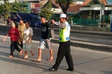 Selama Ramadhan Ini, Polisi Demak Pakai Peci dan Kerudung
