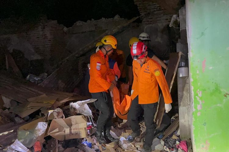 Rumah Tua Ambruk di Pecinan Semarang Timpa Satu Keluarga, 1 Orang Tewas