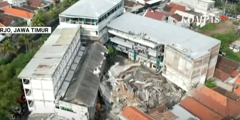 Ponpes Al Khoziny di Sidoarjo. Salah satu bangunan ponpes ambruk pada Senin (29/9/2025).