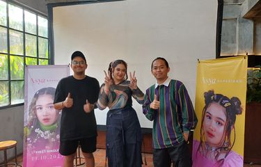 Jumpa pers perilisan lagu Athaya Alysha, anak Hesti Purwadinata dan Edo Borne, di Pejaten, Pasar Minggu, Jumat (13/10/2023).