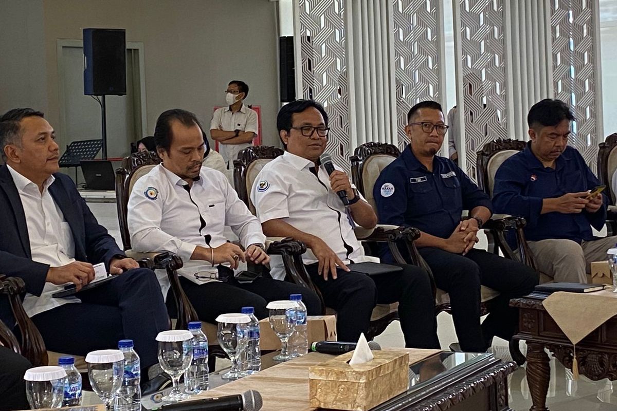 Staf Ahli Menteri Bidang Ekonomi, Sosial dan Budaya KKP, Trian Yunanda, menjelaskan terkait Kampung Nelayan Merah Putih, Senin (16/6/2025).