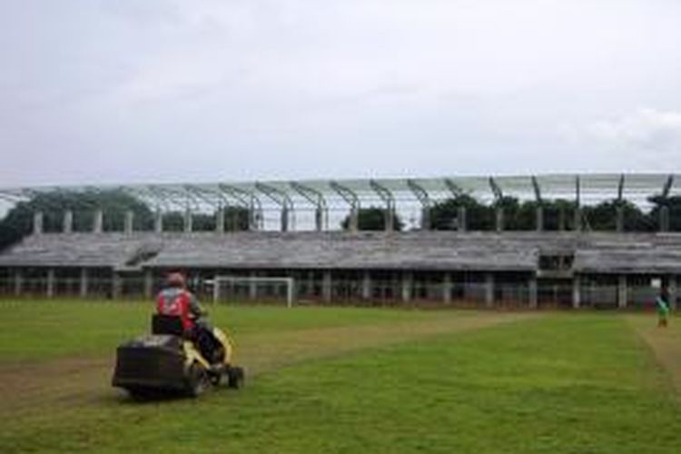 Persiapan di stadion Diponegoro Banyuwangi menyambut kedatangan Timnas U-19 2 Maret 2014 mendatang