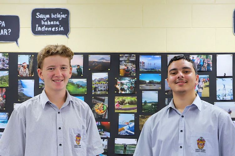Luke (kiri) dan Tom (kanan) belajar bahasa dan budaya Indonesia bukan karena hanya ingin pergi berlibur ke Indonesia.