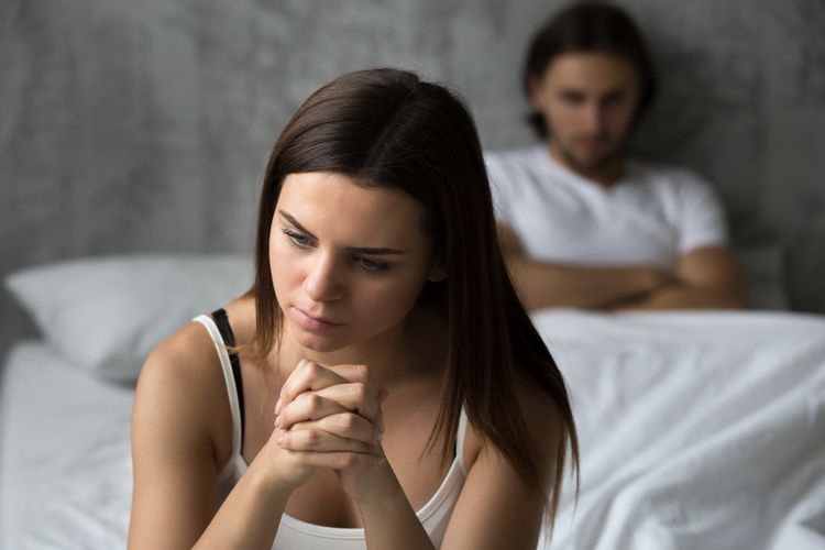 Menopause dini dapat menyebabkan komplikasi berupa penurunan fungsi seksual atau hasrat seksual.