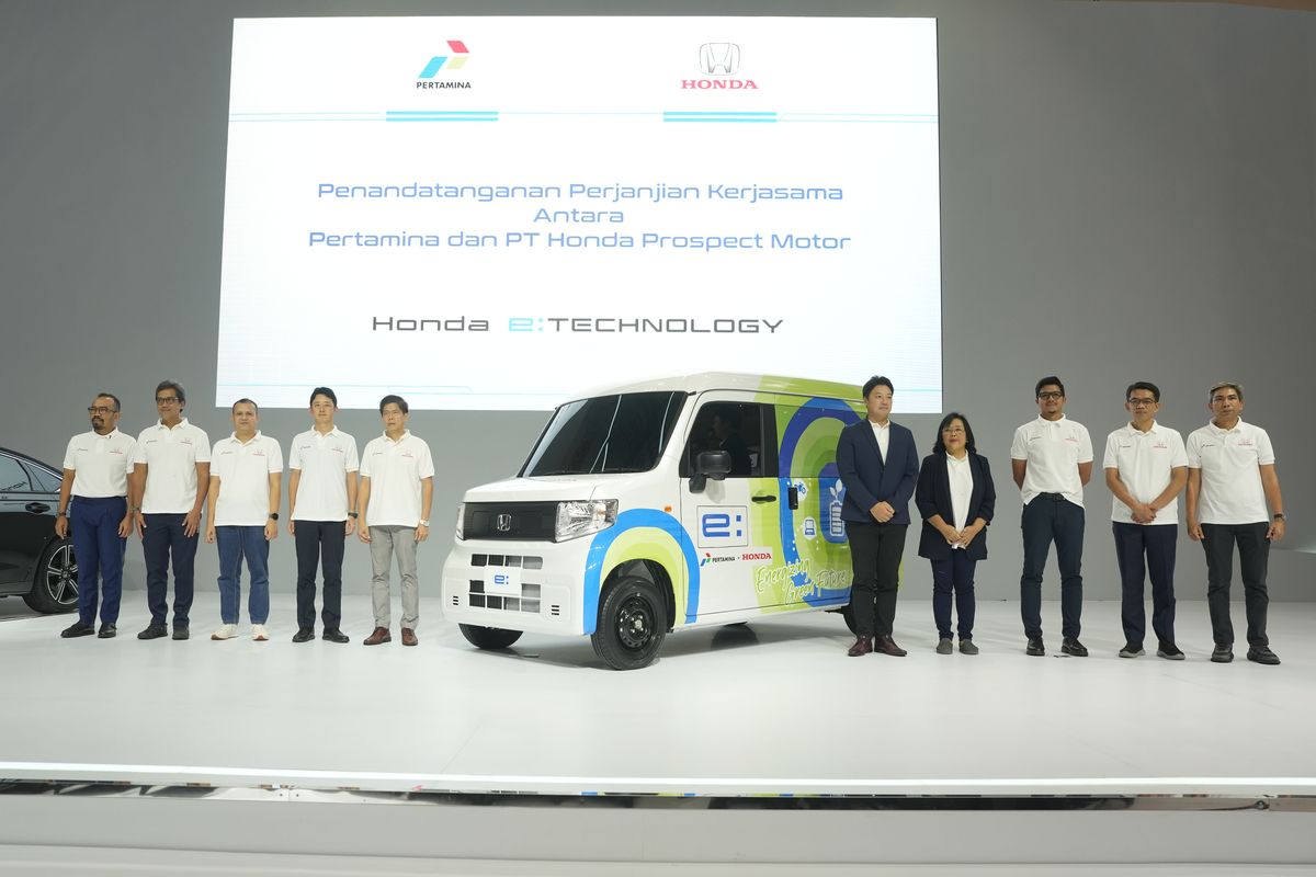 Honda dan Pertamina melakukan riset bersama dengan menggunakan mobil listrik N-Van EV Prototype.