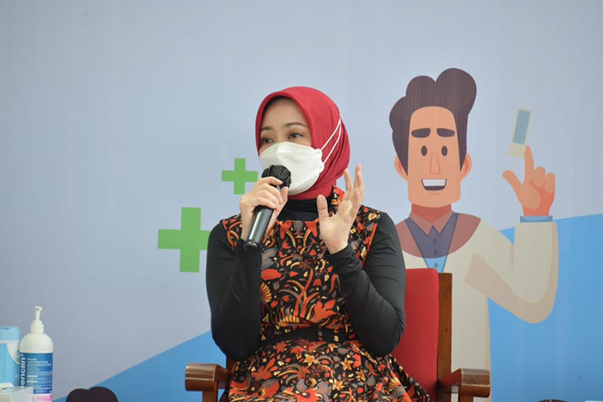 Ketua TP PKK Jabar Atalia Praratya Ridwan Kamil saat menjadi pembicara JAPRI (Jabar Punya Informasi) di Gedung Sate, Kota Bandung, Jumat (22/4/2022).