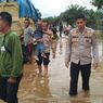 Banjir di Pelalawan Riau, Warga Beraktivitas Pakai Perahu