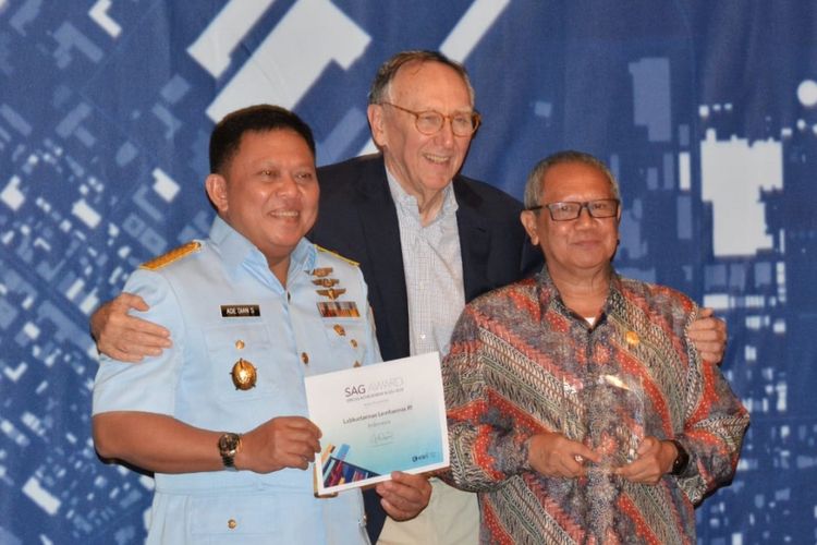 Pemberian penghargaan  Esri Special Achievement in GIS (SAG) Award