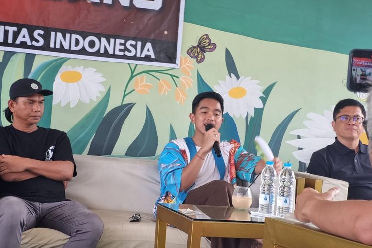 Ketua Umum (Ketum) Partai Solidaritas Indonesia (PSI) Kaesang Pangarep ketika menemui sejumlah influencer di Semarang, Jawa Tengah, Sabtu (13/1/2024).