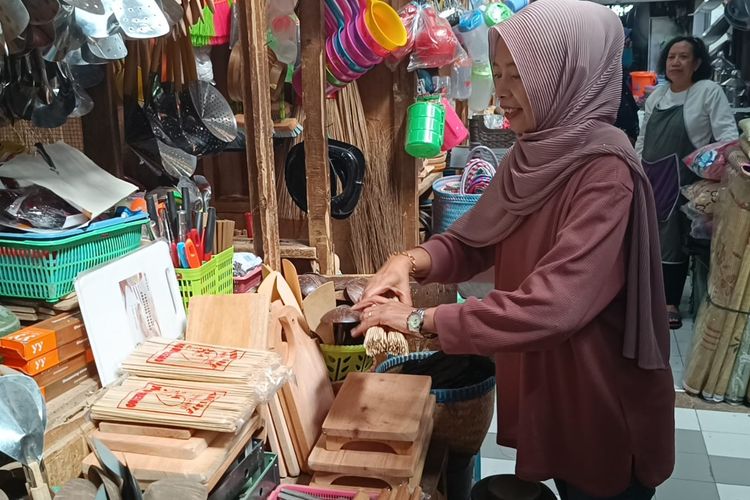 Pedagang perlengkapan sate mengalami kenaikan omzet jelang Hari Raya Idul Adha