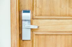 4 Hal yang Perlu Diperhatikan Sebelum Membeli Smart Lock Door