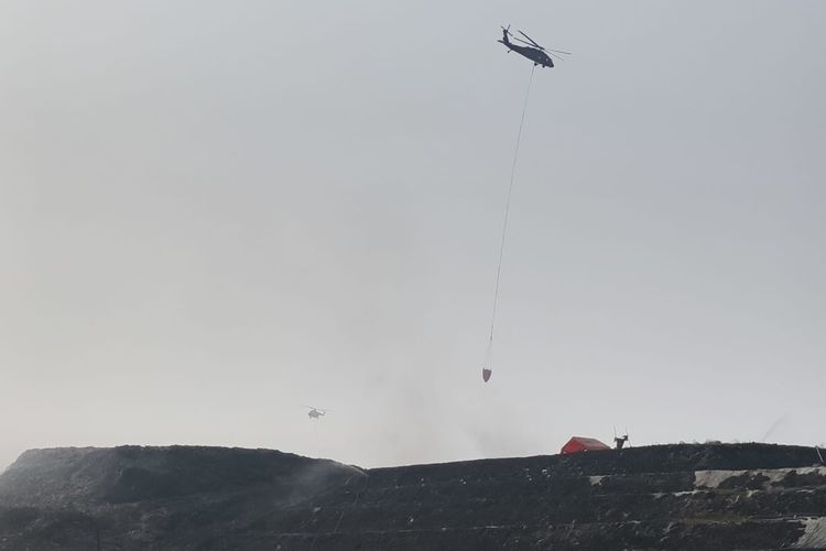 Hari Ketujuh Kebakaran TPA Jatiwaringin, Helikopter Water Bombing Ditambah Jadi 3