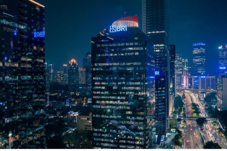 Penampakan kantor BRI pada malam hari. 