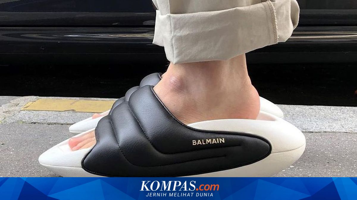Deretan Sepatu dan Sandal Unik di Paris Fashion Week
