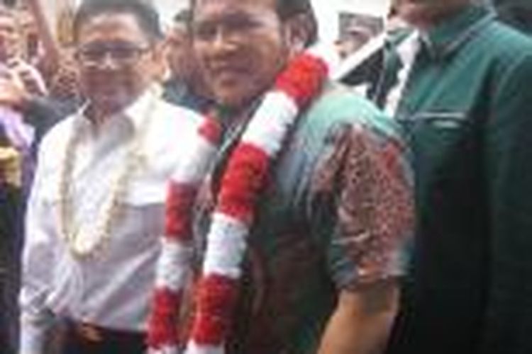 Menteri Tenaga Kerja dan Transmigrasi Muhaimin Iskandar tiba di Kota Bireuen dengan Rhoma Irama, Kamis (7/11/2013).