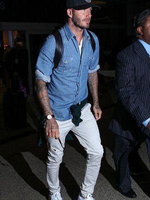 David Beckham dengan jeans putih
