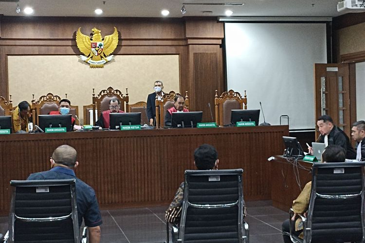 Majelis Hakim Pengadilan Tindak Pidana Korupsi (Tipikor) Jakarta Pusat mengingatkan mantan Menteri Komunikasi dan Informatika (Menkominfo K Johnny G Plate agar mengabaikan siapapun yang mendatanginya dan mengatasnamakan hakim, Selasa (4/7/2023).