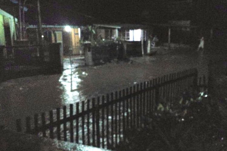 Banjir akibat meluapnya Sungai Uram di Kabupaten Lebog, Bengkulu.