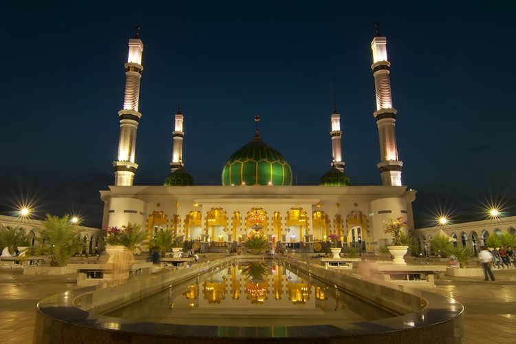 Masjid Agung Madani Islamic Centre, di Riau.