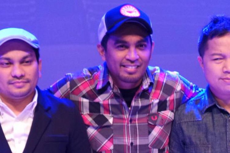 Trio Lestari: Tompi (kiri), Glenn Fredly, dan Sandhy Sondoro (kanan)