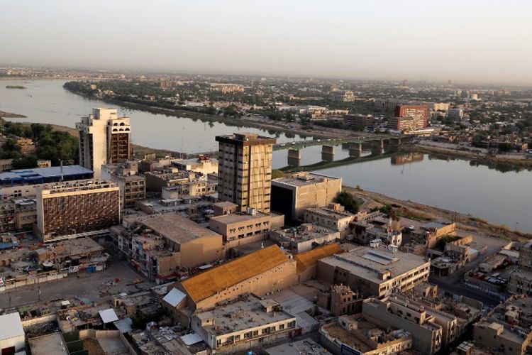 Pemandangan kota Baghdad, Irak yang dibelah Sungai Tigris.