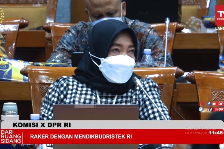 Sesditjen GTK Kemendikbud Ristek Nunuk Suryani pada Rapat Kerja antara Komisi X DPR RI dengan Kemendikbud Ristek, Kamis (10/11/2022).