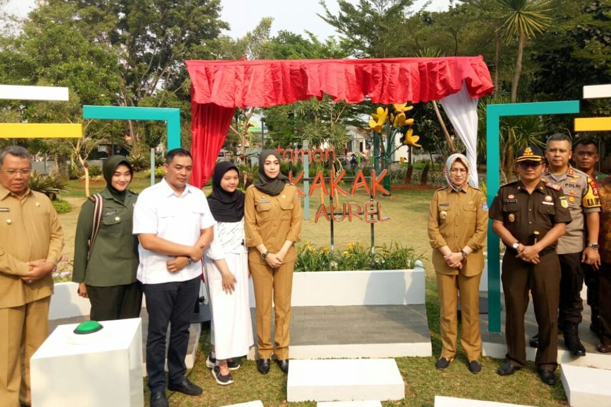 Pemerintah Kota (Pemkot) Tangerang Selatan telah meresmikan taman kakak Aurell, pada Senin (14/10/2019). Taman tersebut diresmikan untuk mengenang kematian anggota Paskibraka Tangsel, Aurellia Qurrataini.