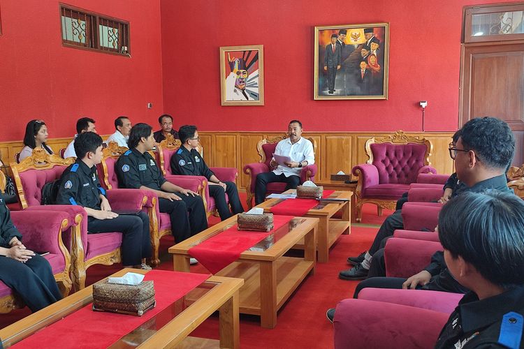Mahasiswa Datangi Kantor DPRD Buleleng, Tolak UU Polri dan Minta MBG Dievaluasi