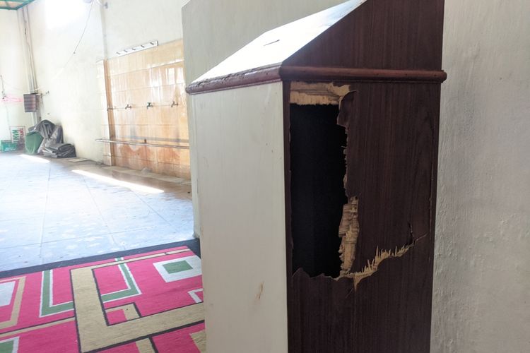 kotak amal Mushala Nurul Islam di Sunter Agung, Tanjung Priok, Jakarta Utara yang dicuri pada Sabtu (30/11/2019) dini hari .