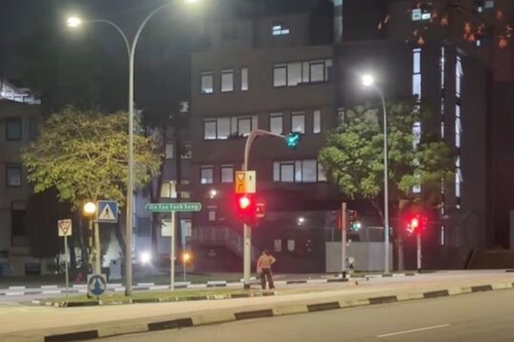 Warga di Singapura Tak Menyeberang meski Jalanan Kosong Dini Hari, Tetap Ikuti Lampu Lalu Lintas