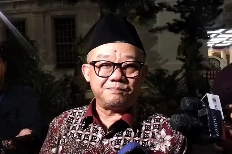 Menteri Pendidikan Dasar dan Menengah (Mendikdasmen) Abdul Mu'ti di Kompleks Istana, Jakarta, Rabu (27/8/2025).