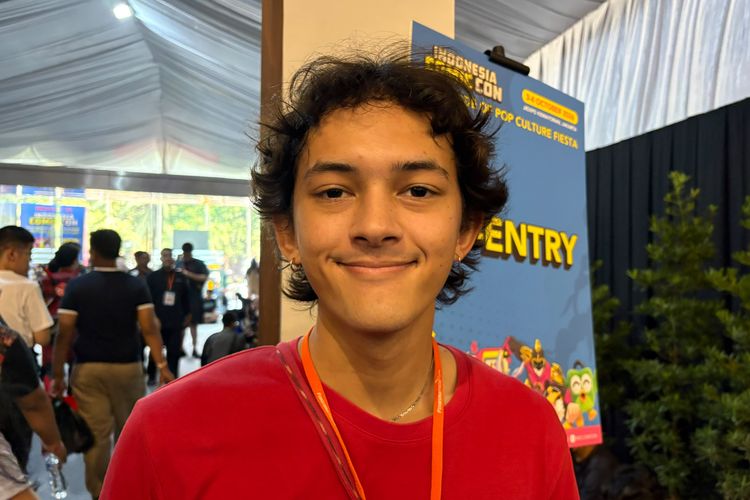 Roman King Dapat Dukungan Moral dari Herjunot Ali untuk Film 5 Cm. Revolusi Hati 