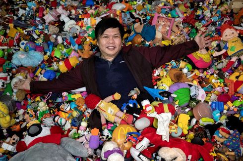 Pria Filipina Koleksi 20.000 Mainan dari Restoran Cepat Saji