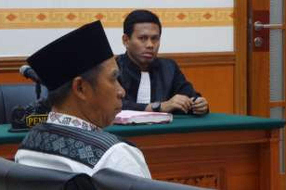 Terdakwa kasus penghadangan kampanye calon wakil gubernur DKI Jakarta Djarot Saiful Hidayat, Naman Sanip (52), dalam sidang lanjutan mengadili dirinya di Pengadilan Negeri Jakarta Barat, Selasa (20/12/2016). 