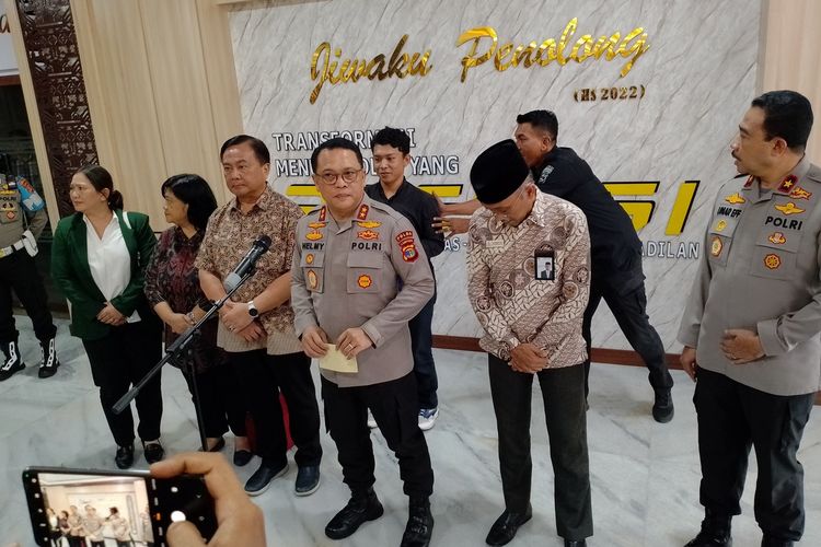Kapolda Lampung Irjen Helmy Santika saat konferensi pers di Mapolda Lampung, Rabu (23/8/2023).