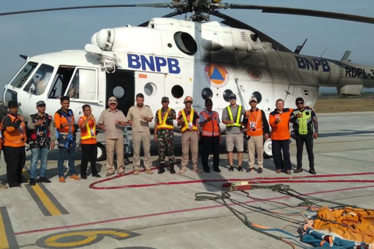 Helikopter BNPB untuk Pemadaman Kebakaran Pegunungan Ijen.