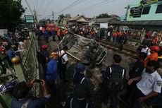 Mobil Tertabrak KRL di Depok, PT KCI: Dahulukan Kereta Saat Lewat Pelintasan Sebidang