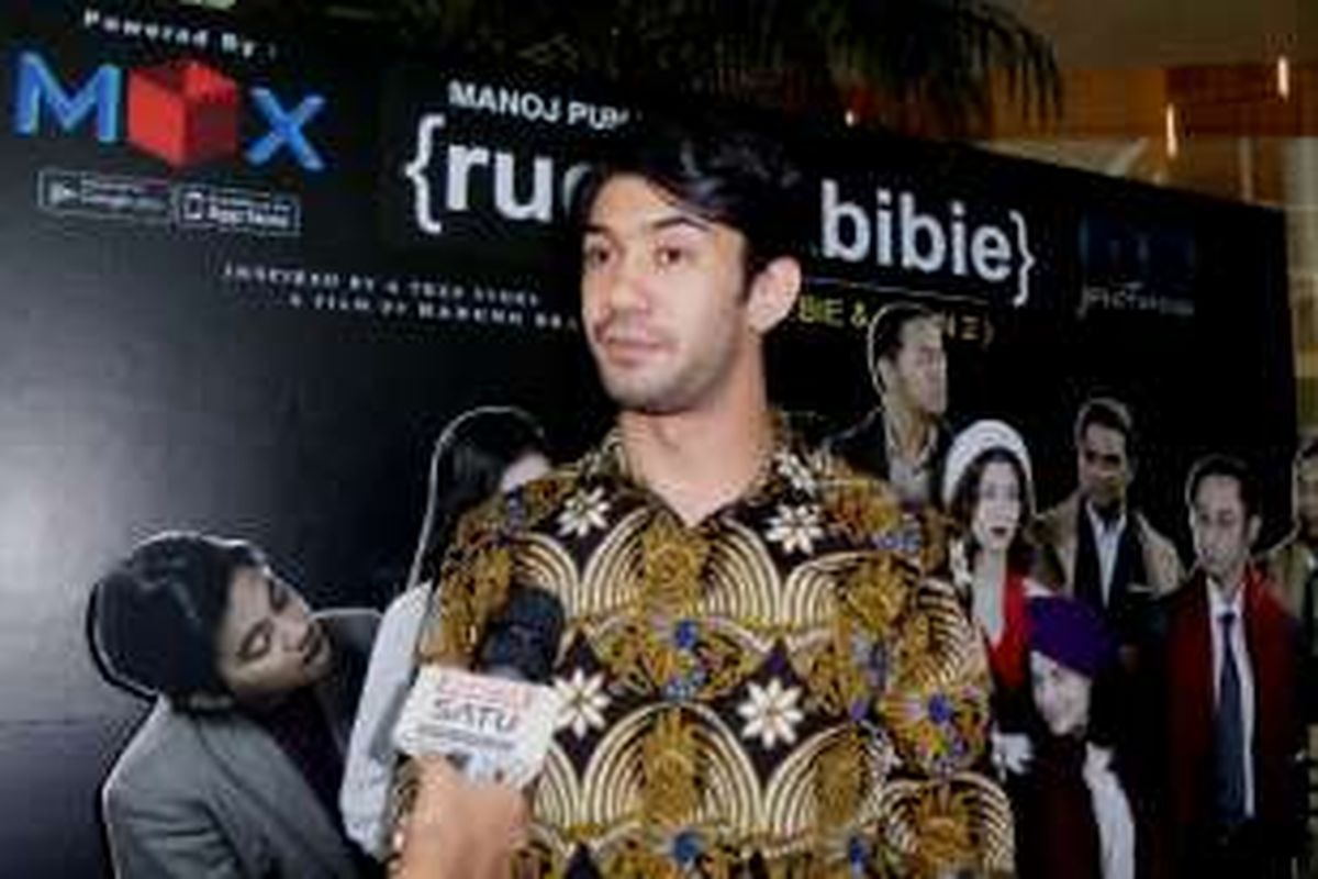 Reza Rahadian seusai menonton bareng film Rudy Habibie di Epicentrum XXI, Kuningan, Jakarta Selatan, Sabtu (25/6/2016)