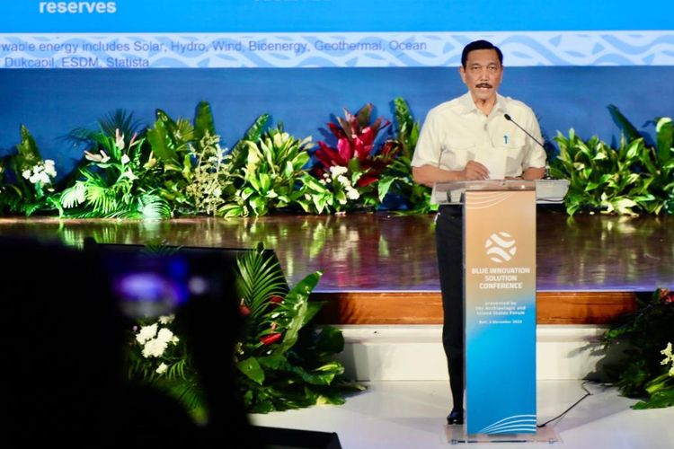 Menko Bidang Kemaritiman dan Investasi, Luhut Binsar Pandjaitan memberikan sambutan dalam  Pertemuan Keempat Tingkat Menteri Forum Negara Pulau dan Kepulauan (Archipelagic and Island States Forum-AIS Forum) di Nusa Dua, Bali, yang berlangsung 5-6 Desember 2022. 
