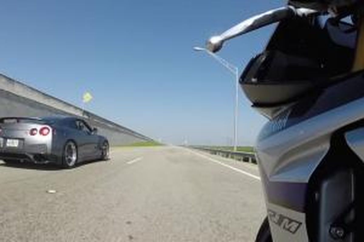 Nissan GT-R vs Yamaha R1M