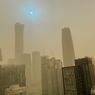 Langit Berubah Kekuningan dan Matahari Jadi Biru di Beijing