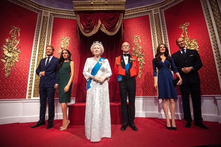 Patung lilin keluarga kerajaan yang dipajang di Madame Tussauds London.