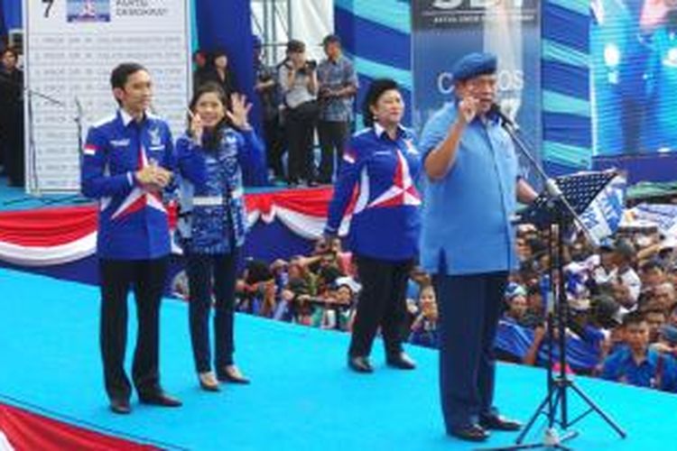 Presiden Susilo Bambang Yudhoyono saat menjadi juru kampanye Partai Demokrat di Karawang, Jawa Barat, Jumat (21/3/2014).