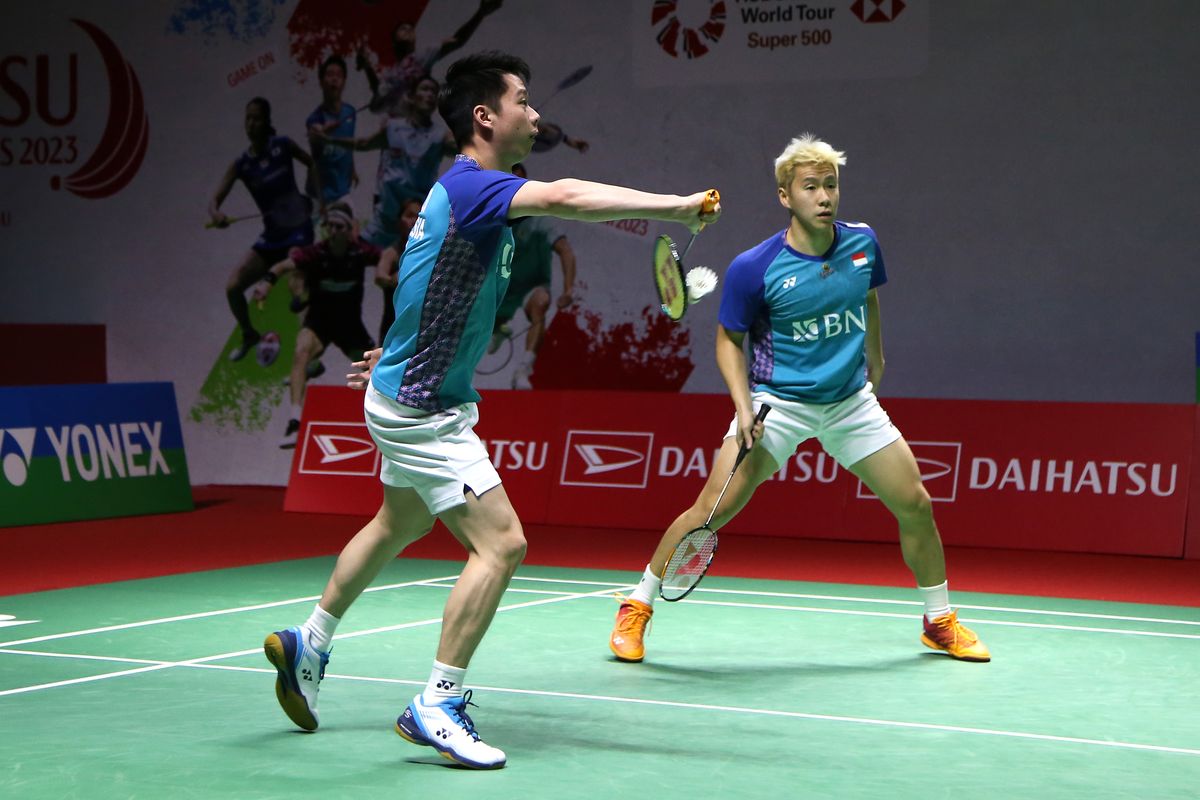 Ganda putra Indonesia, Marcus Fernaldi Gideon/Kevin Sanjaya Sukamuljo berhasil mengalahkan ganda putra Korea Selatan, Kang Min Hyuk/Seo Seung Jae dua gim langsung, 21-17 dan 21-12 pada babak pertama gelaran Daihatsu Indonesia Masters 2023, Selasa (24/1), di Istora Senayan Jakarta. (Foto :  Humas PP PBSI)