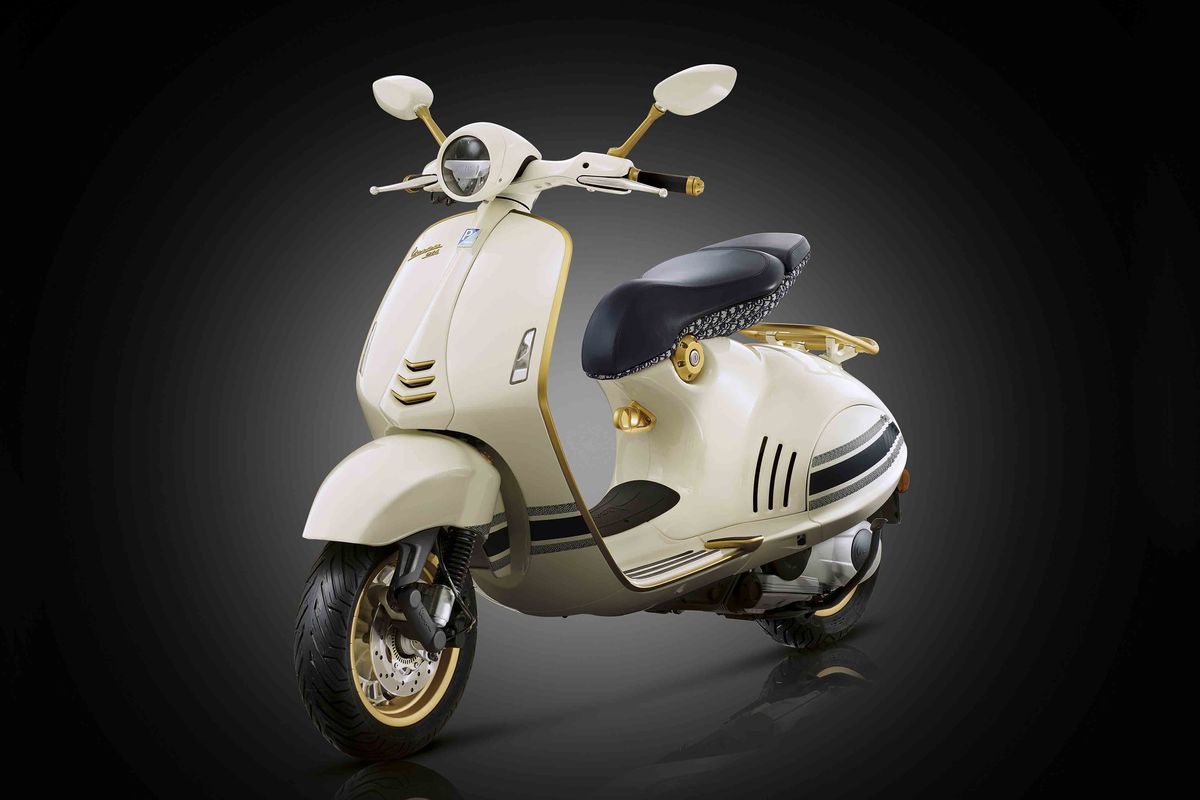 Vespa 946 Christian Dior