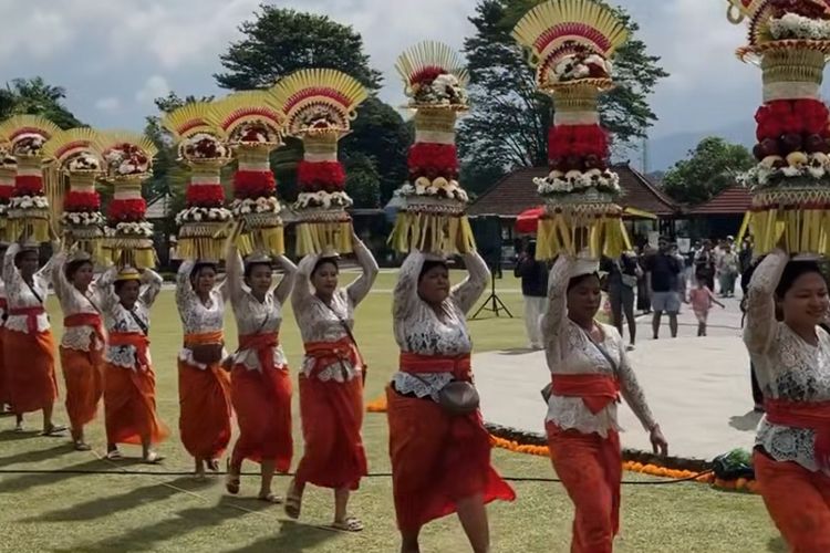 Ada Parade Gebogan dan Baleganjur di Ulun Danu Beratan Bali hingga Agustus 2026